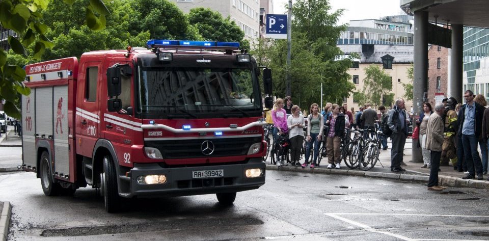 Alle som var på Høgskolen i Oslo og Akershus måtte gå ut mens brannvesenet sjekket bygningen. Det ble ikke funnet noen brann.		