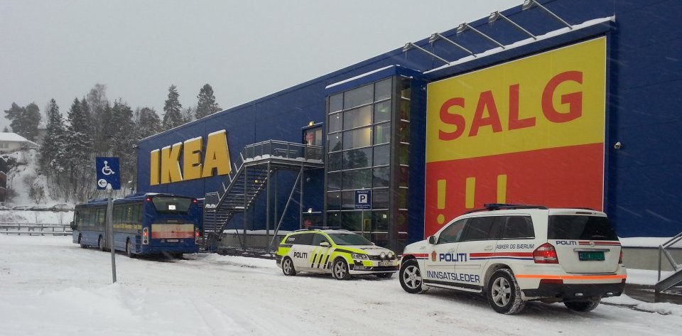 Politiet lette etter en 14 år gammel gutt som var observert utenfor IKEA Slependen. Han var kun iført t-skjorte, treningsbukser og sandaler uten sokker. Gutten ble funnet etter rundt en times leting.